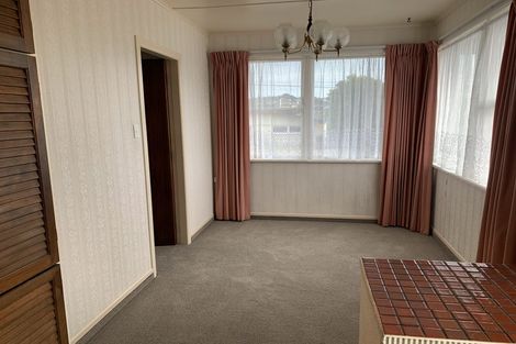 Photo of property in 19 Catherine Crescent, Paparangi, Wellington, 6037