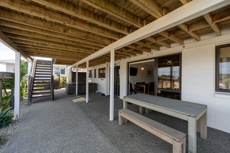 Photo of property in 8 Roore Street, Foxton Beach, Foxton, 4815