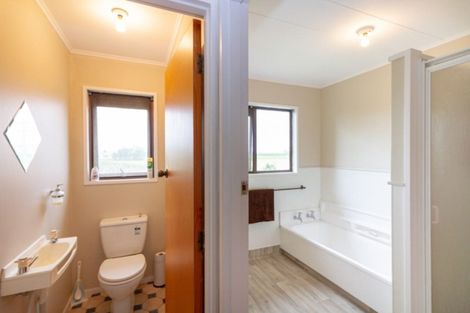 Photo of property in 75 Riverbank Road, Tiakitahuna, Palmerston North, 4477