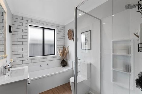 Photo of property in 8 Kaiora Drive, Papamoa Beach, Papamoa, 3118