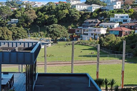 Photo of property in Patent 326 Apartments, 404s/326 Evans Bay Parade, Hataitai, Wellington, 6021