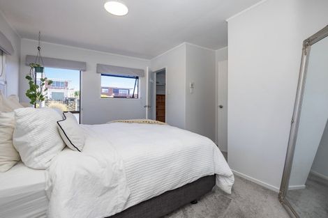 Photo of property in 219 Royal Road, Massey, Auckland, 0614