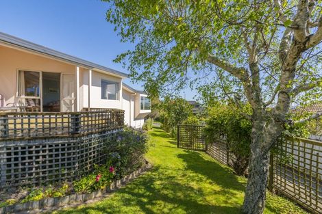 Photo of property in 7 Amokura Street, Waikanae, 5036