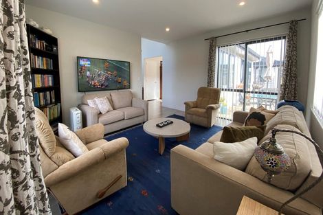 Photo of property in 14 Vinistra Road, Kumeu, 0810