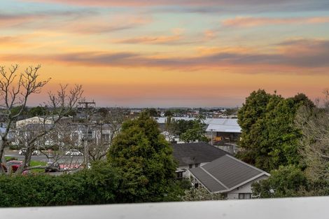 Photo of property in 6 Peverill Crescent, Papatoetoe, Auckland, 2025