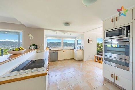Photo of property in 121 Tirohanga Road, Tirohanga, Lower Hutt, 5010