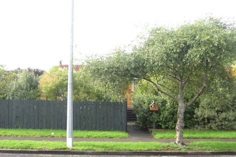 Photo of property in 2 Glennandrew Drive, Half Moon Bay, Auckland, 2012