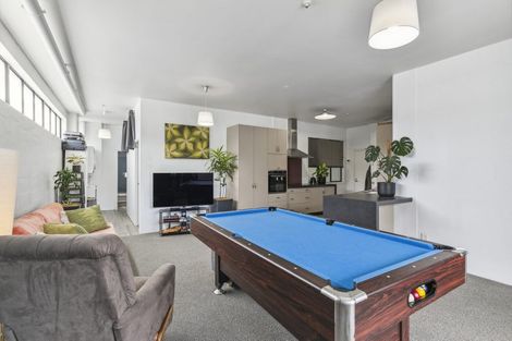 Photo of property in Endeavour Apartments, 18/125 Thorndon Quay, Pipitea, Wellington, 6011