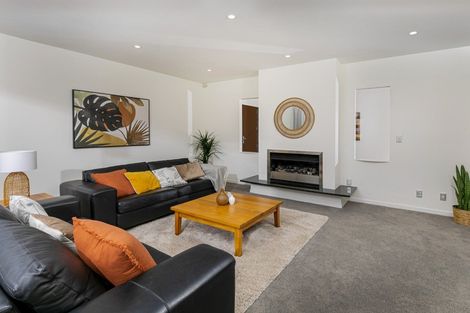 Photo of property in 23 George Deane Place, Greenhithe, Auckland, 0632