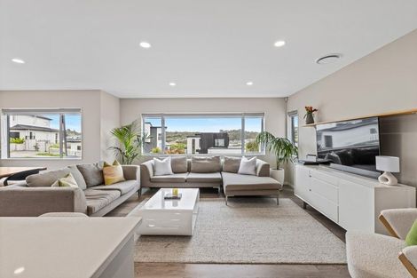 Photo of property in 60 Godfrey Drive, Orewa, 0931