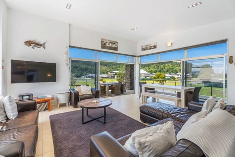 Photo of property in 401 Harbour View Road, Whangamata, 3620