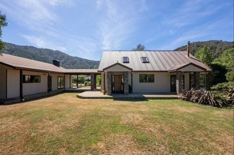 Photo of property in 28 Lady Cobham Grove, Anakiwa, Picton, 7281