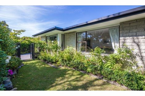Photo of property in 1/439 Memorial Avenue, Burnside, Christchurch, 8053
