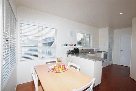 Photo of property in 21 Essex Street, Te Atatu South, Auckland, 0610