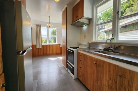 Photo of property in 28 Huntingdon Street, Northland, Wellington, 6012