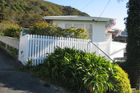 Photo of property in 32 South Terrace, Picton, 7220