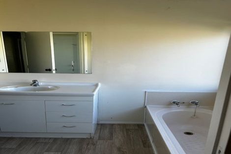 Photo of property in 5 Augustus Earle Place, Pukehangi, Rotorua, 3015