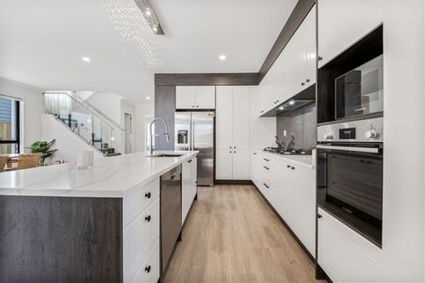 Photo of property in 11 Bunbeg Crescent, Flat Bush, Auckland, 2019