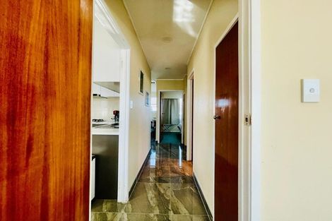 Photo of property in 2/8 Russell Road, Manurewa, Auckland, 2102