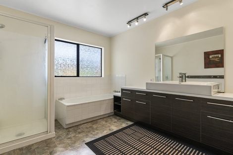 Photo of property in 10 Bungalore Place, Half Moon Bay, Auckland, 2012