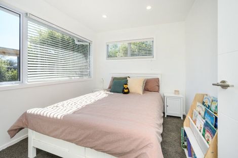 Photo of property in 10 Gladys Place, Kelvin Grove, Palmerston North, 4414
