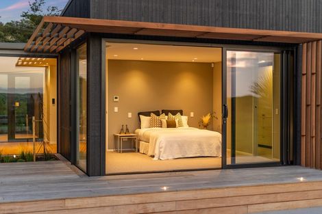 Photo of property in 43 Paekakariki Hill Road, Pauatahanui, Porirua, 5381