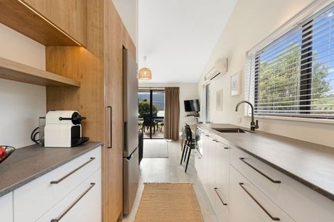 Photo of property in 1992 Queen Charlotte Drive, Momorangi Bay, Picton, 7281