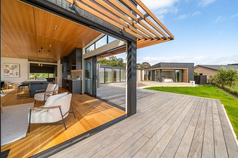 Photo of property in 43 Paekakariki Hill Road, Pauatahanui, Porirua, 5381