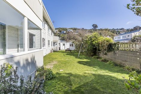 Photo of property in 3/139 Queens Drive, Lyall Bay, Wellington, 6022