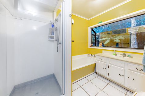 Photo of property in 11 Scenic Drive, Hillpark, Auckland, 2102