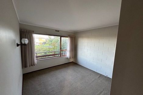 Photo of property in 3 Manhattan Heights, Glendene, Auckland, 0602