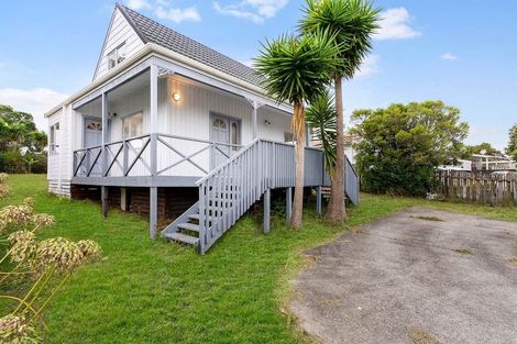 Photo of property in 3 Imperial Place, Henderson, Auckland, 0612