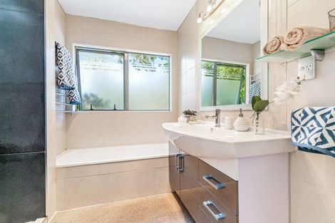 Photo of property in 31 Church Road, Ardmore, Papakura, 2582