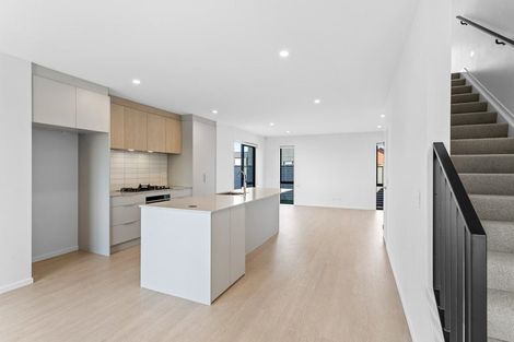 Photo of property in 32 Viridian Avenue, Rosehill, Papakura, 2113