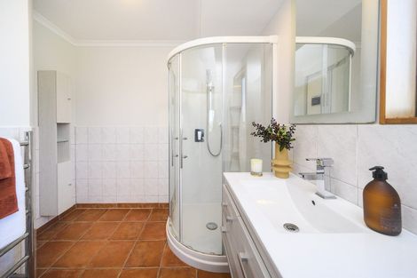 Photo of property in 122 Pacific Drive, Fitzherbert, Palmerston North, 4410