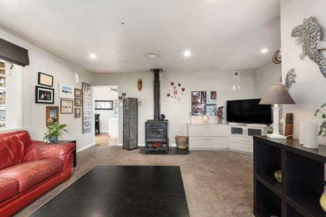 Photo of property in 34 Broadway, Picton, 7220