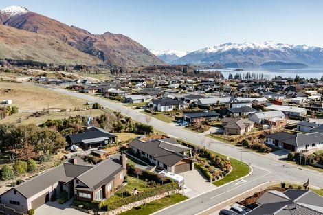 Photo of property in 2 Turnbull Crescent, Wanaka, 9305