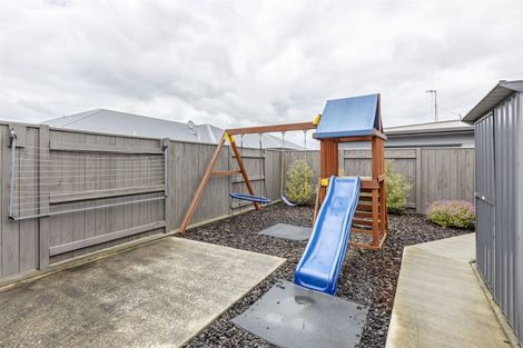 Photo of property in 23 Chestnut Close, Kelvin Grove, Palmerston North, 4414