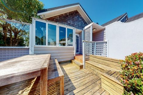 Photo of property in 4 Robieson Street, Roseneath, Wellington, 6011