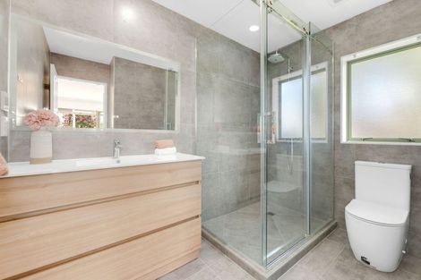 Photo of property in 5 Point View Link, East Tamaki Heights, Auckland, 2016