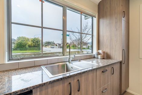 Photo of property in 1 Yeats Grove, Trentham, Upper Hutt, 5018