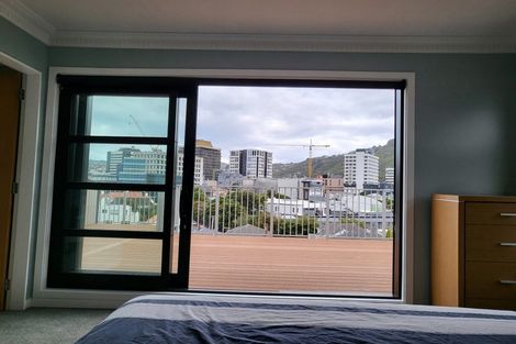 Photo of property in Endeavour Apartments, 5/125 Thorndon Quay, Pipitea, Wellington, 6011