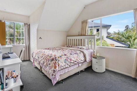 Photo of property in 13 Delisle Place, Windsor Park, Auckland, 0632