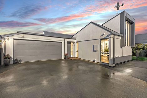 Photo of property in 27 Holiday Drive, Mairehau, Christchurch, 8052