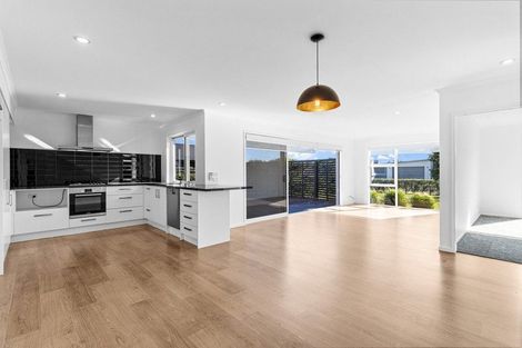 Photo of property in 10 Wentworth Lane, Waiwhakaiho, New Plymouth, 4312