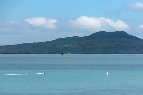 Photo of property in 115 Churchill Road, Rothesay Bay, Auckland, 0630
