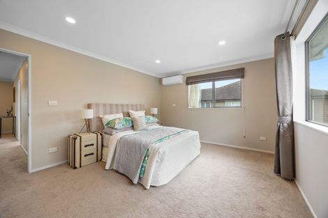 Photo of property in 1 Creggan Crescent, Flat Bush, Auckland, 2019