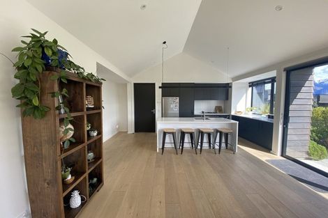 Photo of property in 2 Kotuku Lane, Jacks Point, Queenstown, 9371