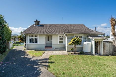 Photo of property in 16 Hinemoa Terrace, Birkenhead, Auckland, 0626