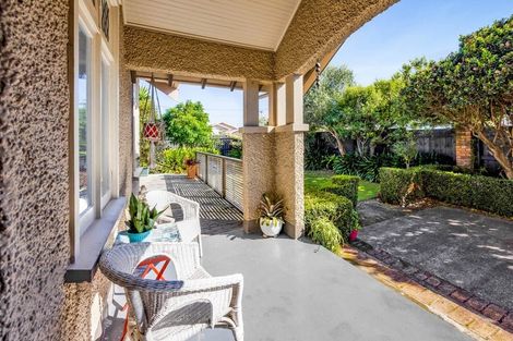 Photo of property in 70 Collins Street, Hawera, 4610